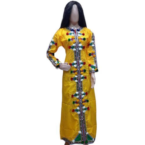 Generic La beaute amazighe Gandoura traditionnelle avec une touche moderne Jaune