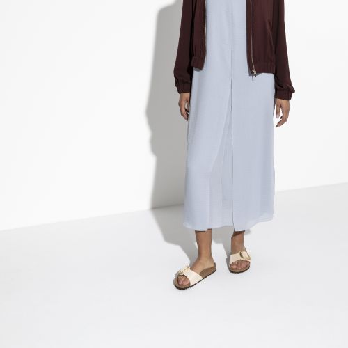 Madrid big buckle pearl white top
