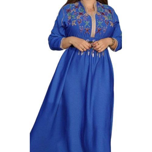 Generic Caftan marocain pour femme alliant elegance moderne et broderie berbere perlee
