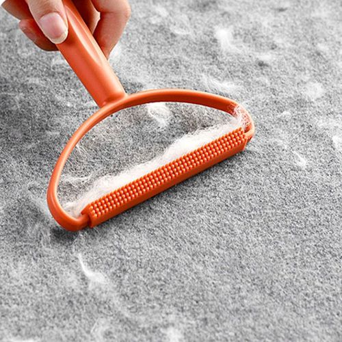 Generic Brosse Anti peluche Anti bouloche, Enlever les poils et poussière,  brosse chat et chien Grattoir à prix pas cher