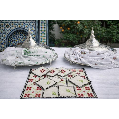 product_image_name-Generic-Cache Plateau Marocain Brodé – Ensemble Artisanal en Tissu Traditionnel-1