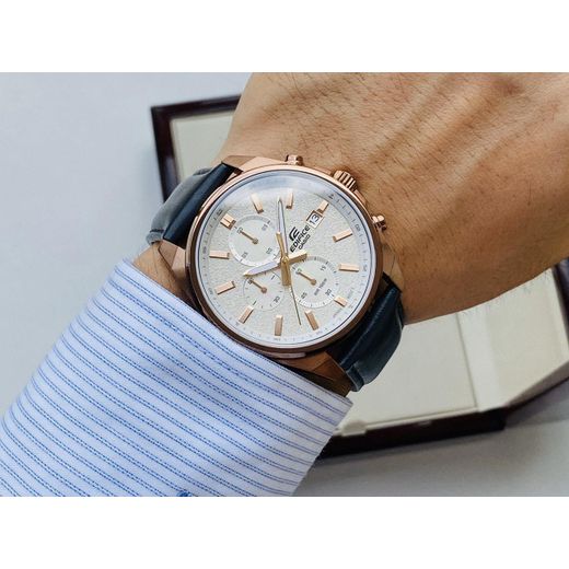 Casio  Boîtier en acier inoxydable plaqué rose et un bracelet en cuir bleu foncee - Chronographe - EFV-610CL-7AV - image 3