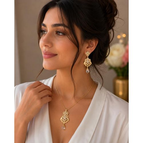 Boucles d’Oreilles Dorées Élégantes avec Cristaux et Pendentif