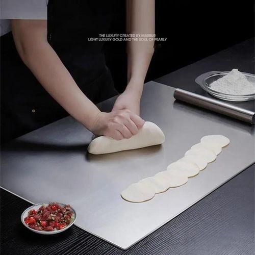 Planche à Découper en Inox avec Lèvre de Maintien – Surface de Travail Professionnelle pour Pizza, Pâtisserie et Cuisine, Protection de Comptoir Durable